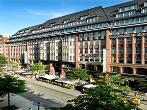 Park-Hyatt-Hamburg-Exterior-Street